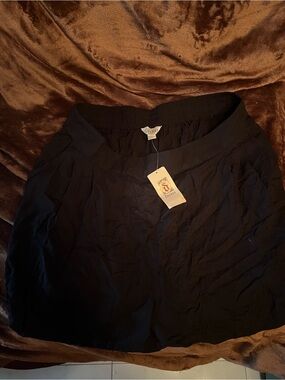 Decree Black Elastic Waist Short